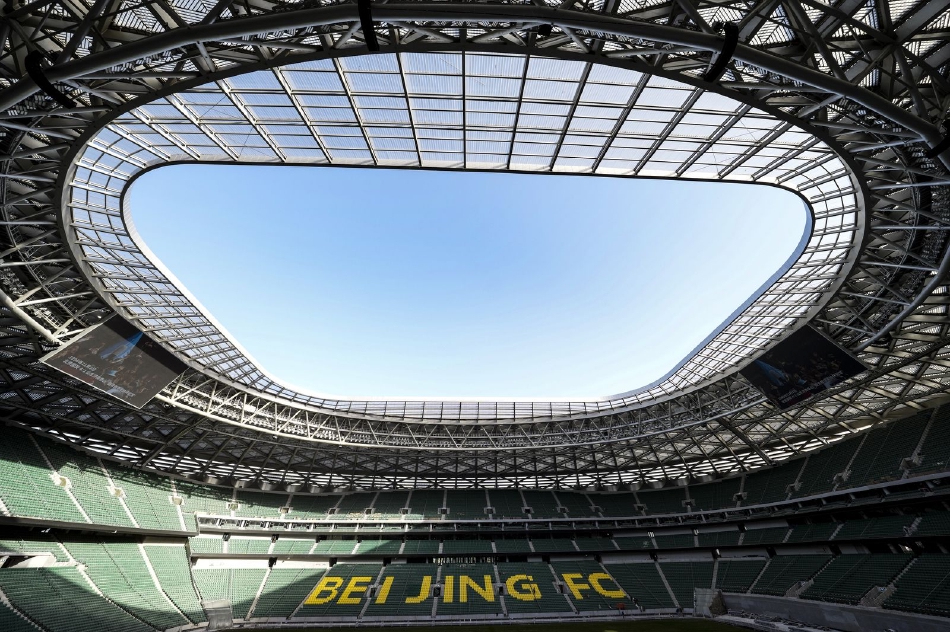 北京首座国际标准专业足球场“新工体”落成