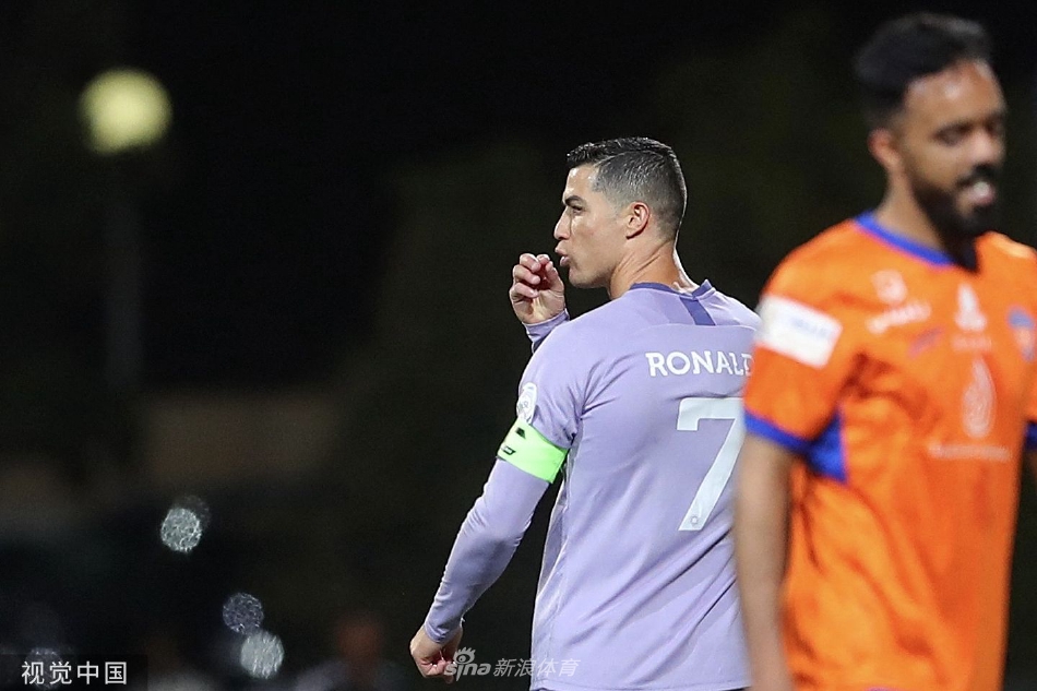 [沙特联]利雅得胜利0-0费哈 C罗4次射门未进球