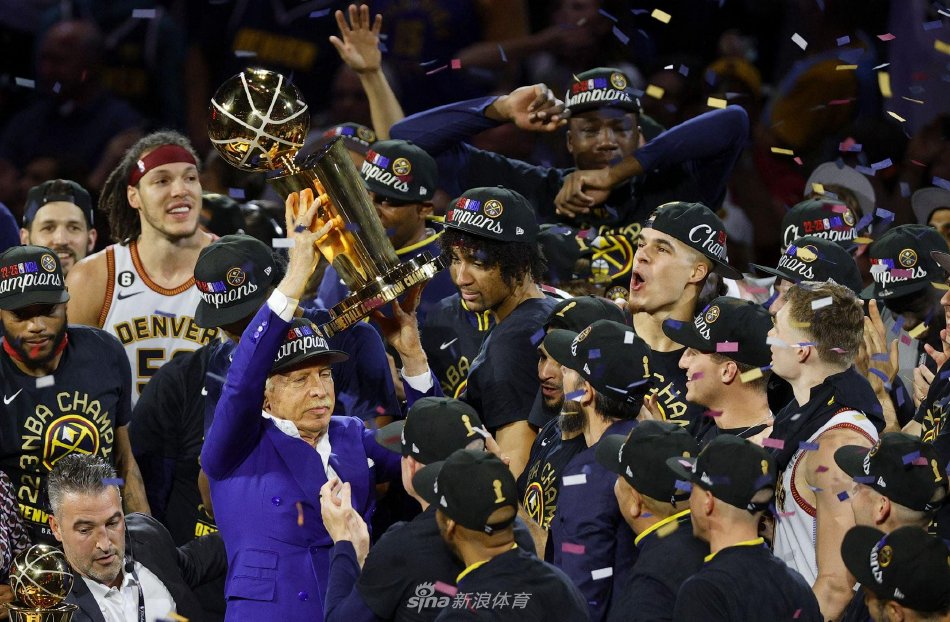 NBA总冠军颁奖 掘金赢得队史首个NBA总冠军